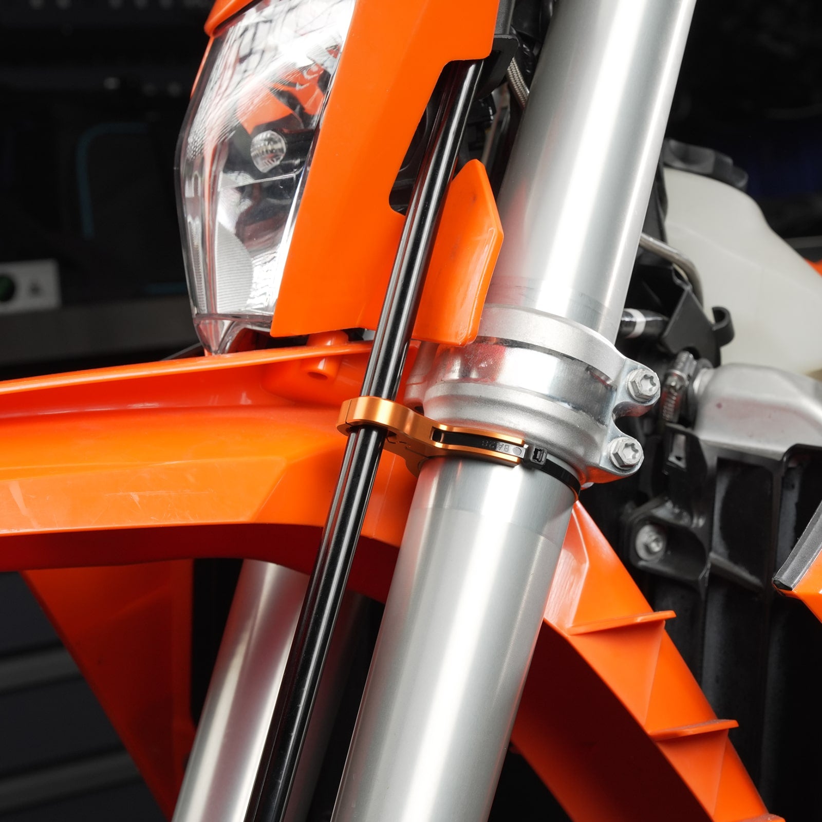 Front Brake Hose Line Guide Clamp For KTM 690 Enduro SMC 790 890 Adventure R