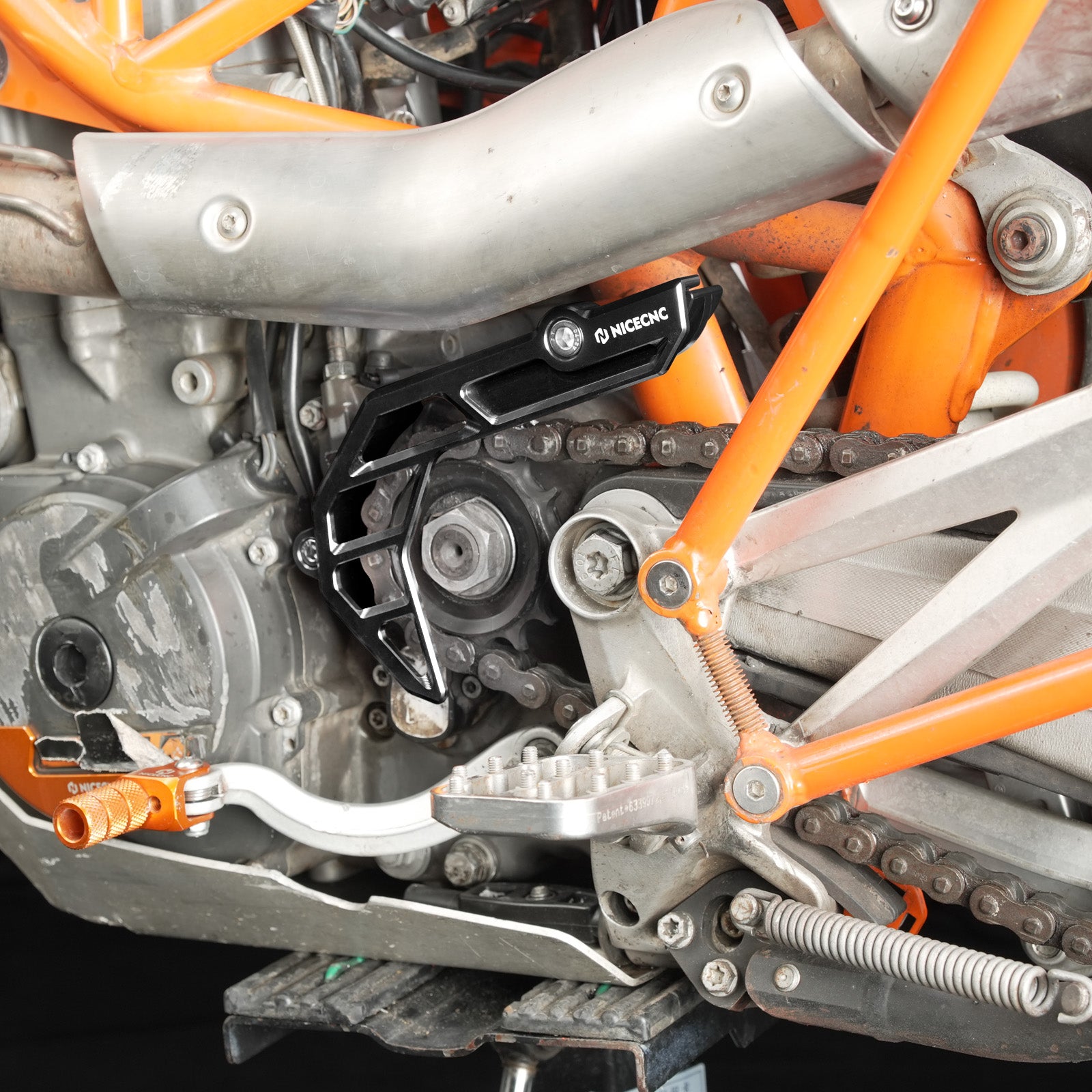 Front Chain Guard Case Saver Sprocket Cover For KTM 690 Enduro SMC R 2009-2025