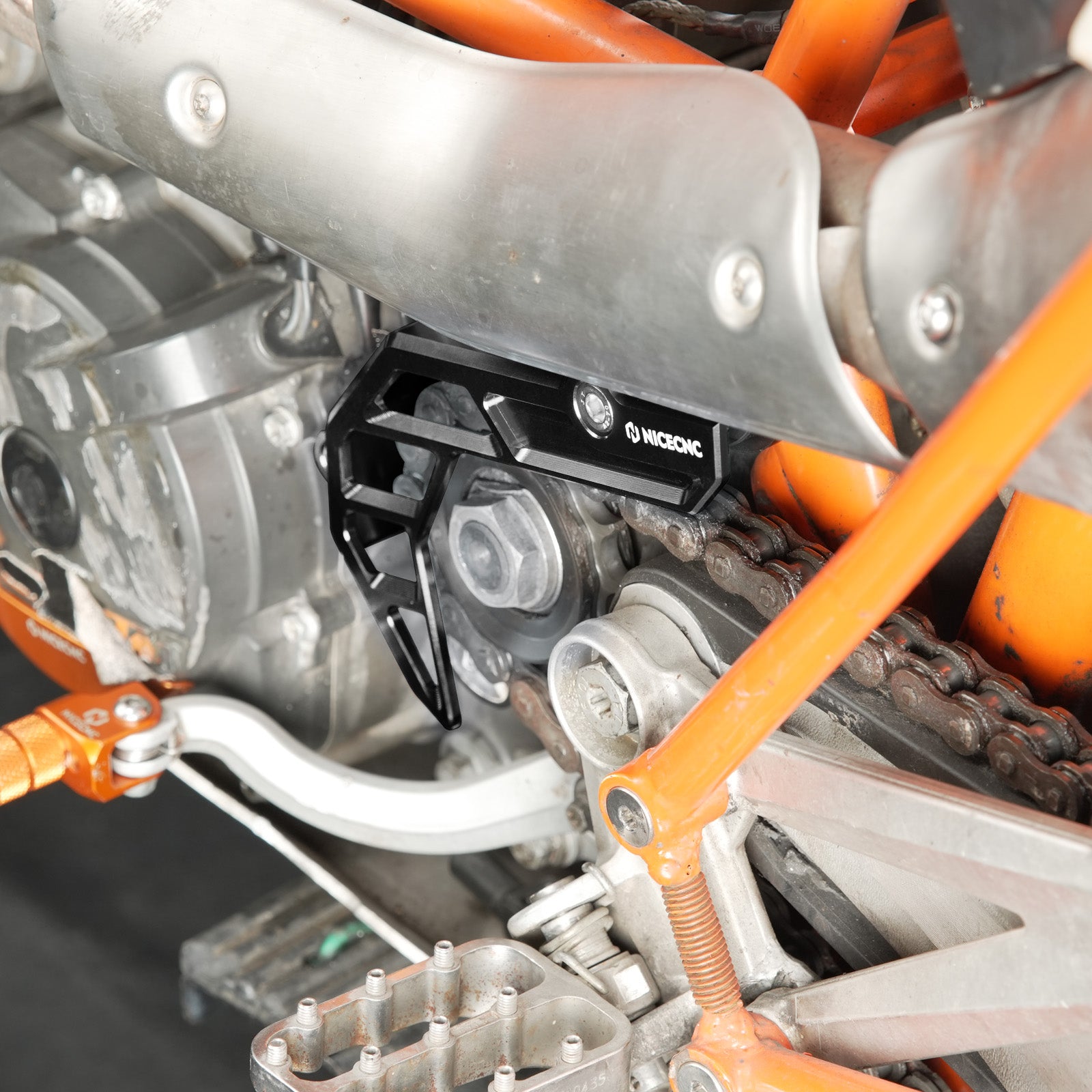 Front Chain Guard Case Saver Sprocket Cover For KTM 690 Enduro SMC R 2009-2025