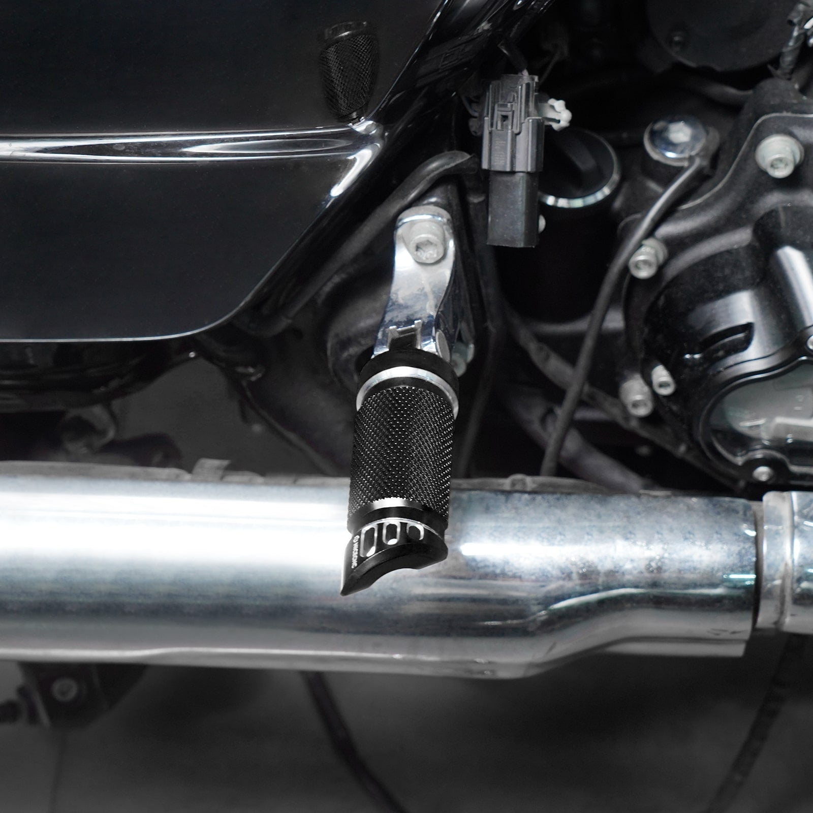 Passenger Footpegs Footrests + Shifter Pegs For Harley Road King Street Glide