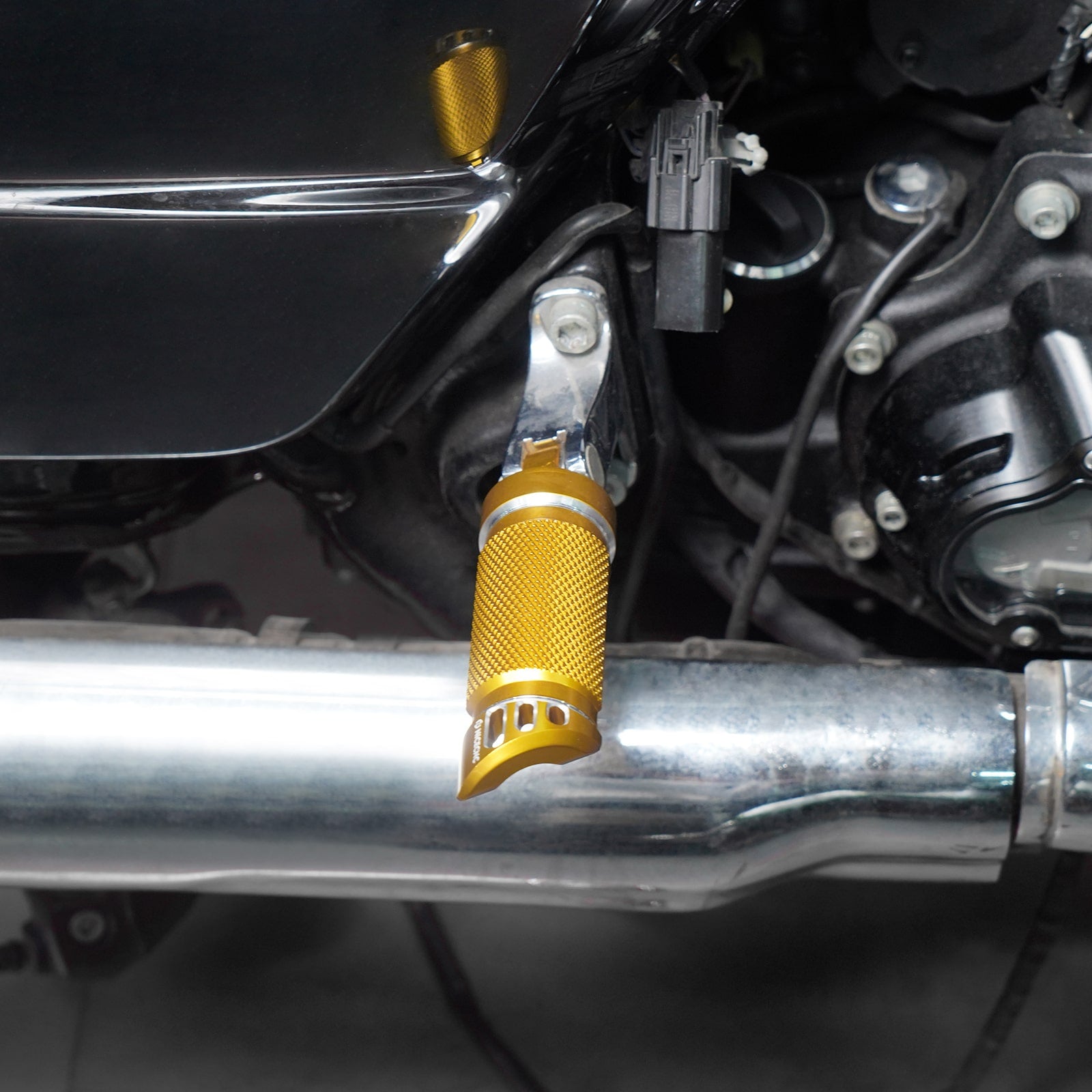 Passenger Footpegs Footrests + Shifter Pegs For Harley Road King Street Glide