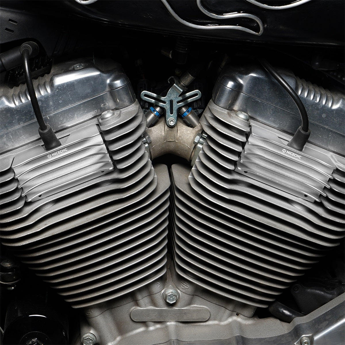 Finned Spark Plug Head Bolt Covers For Harley Sportster 1200 72 48 XL Iron 883 Roadster