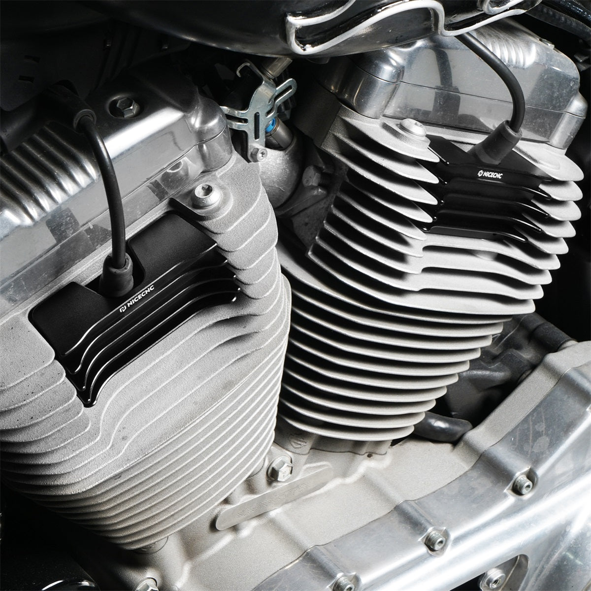 Finned Spark Plug Head Bolt Covers For Harley Sportster 1200 72 48 XL Iron 883 Roadster