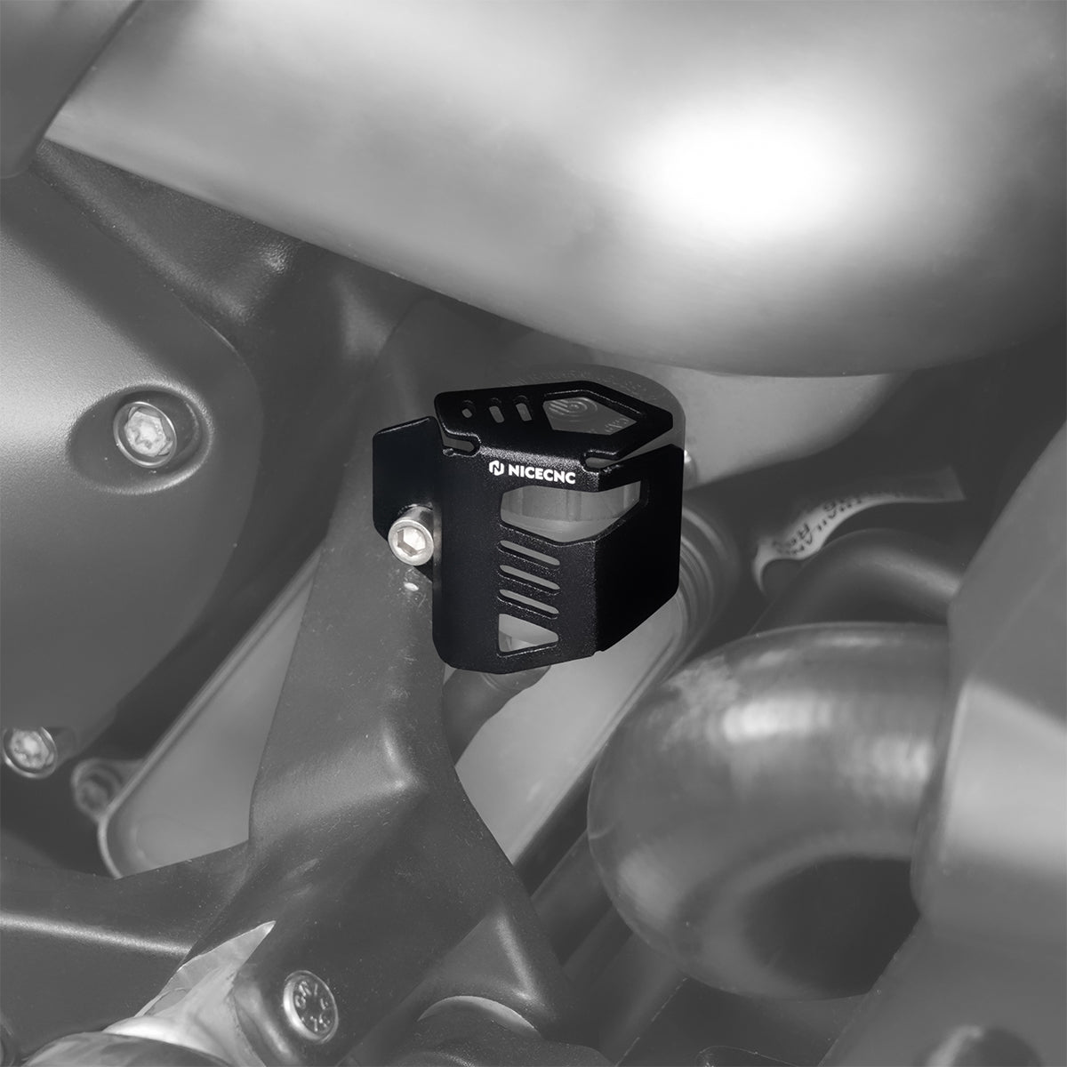 Rear Brake Reservoir Guard Pump Fluid Tank Cover For Harley Sportster S 1250