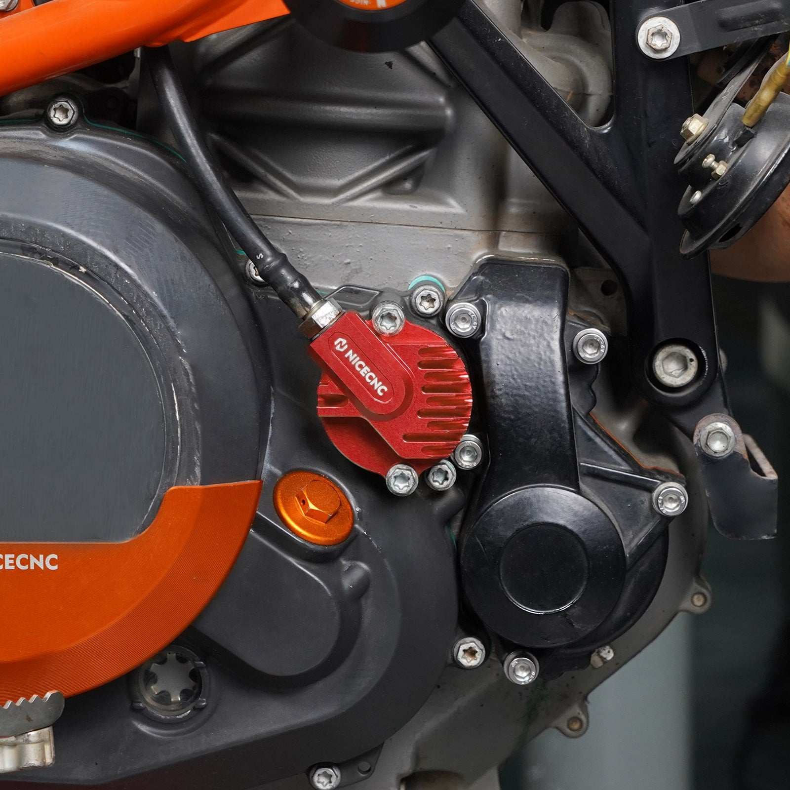 Right Engine Oil Filter Cap Cover Plug For KTM 690 Enduro Duke SMC R