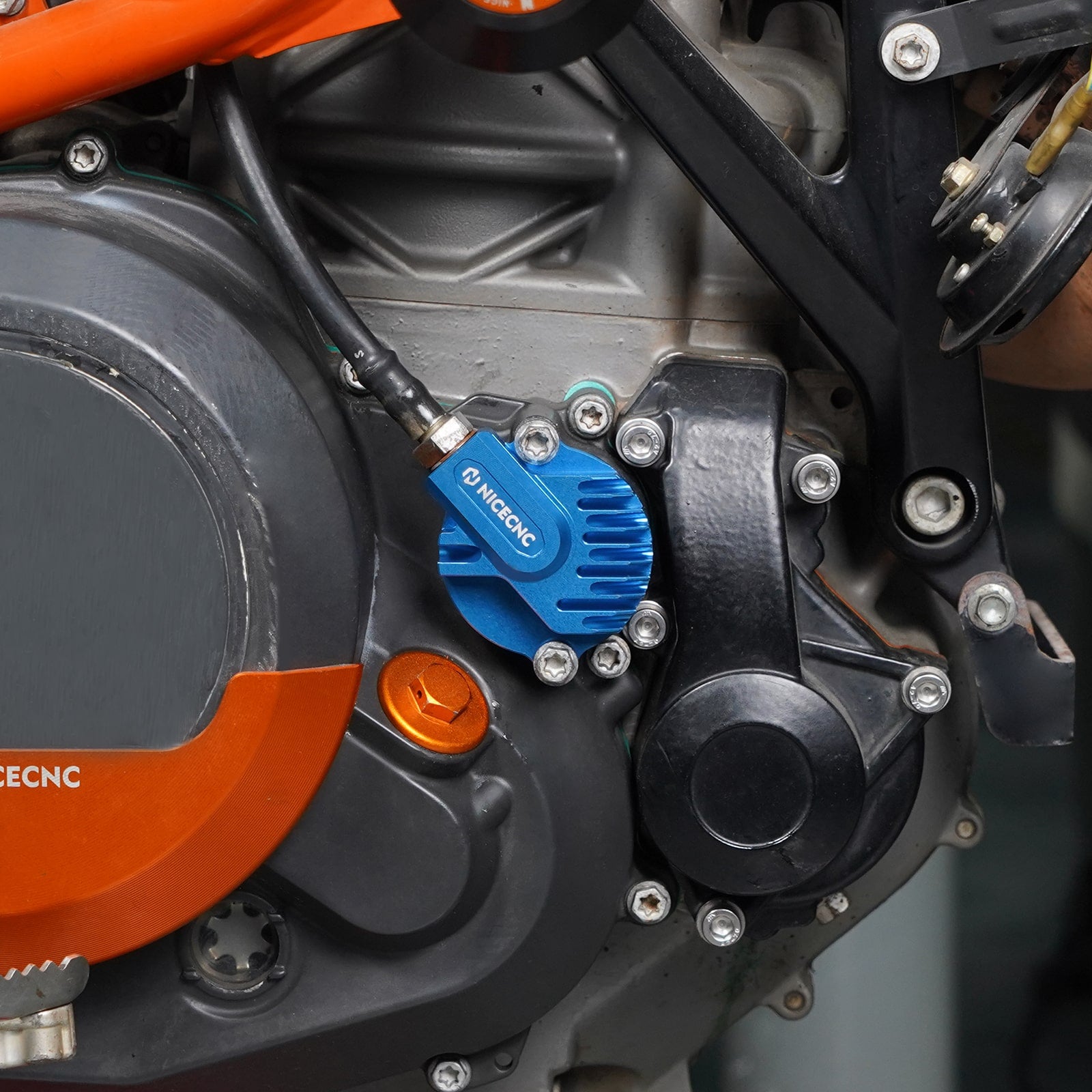 Right Engine Oil Filter Cap Cover Plug For KTM 690 Enduro Duke SMC R