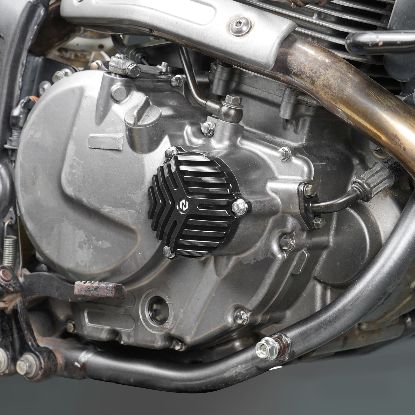 Finned Engine Oil Filter Cover Cap For Suzuki DR650 S / SE 1996-2024