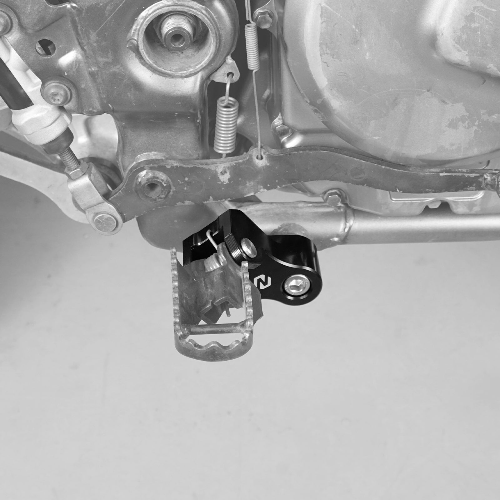 Pair Lowered Footpeg Brackets For Suzuki DR650 S / SE 1996-2024