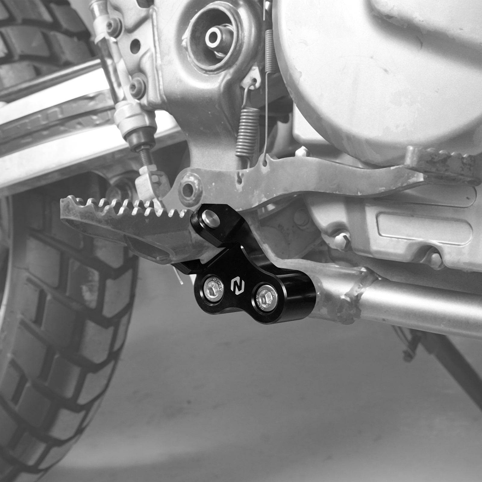 Pair Lowered Footpeg Brackets For Suzuki DR650 S / SE 1996-2024