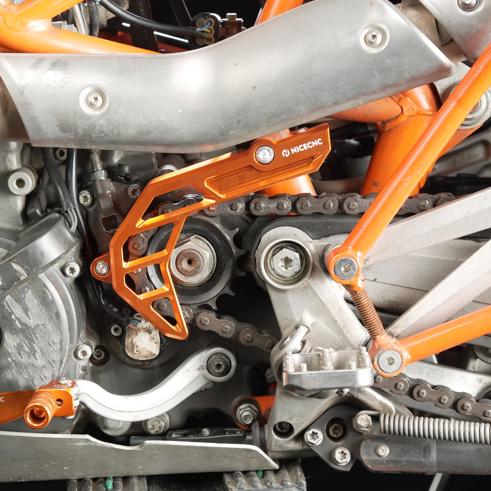 Front Chain Guard Case Saver Sprocket Cover For KTM 690 Enduro SMC R 2009-2025