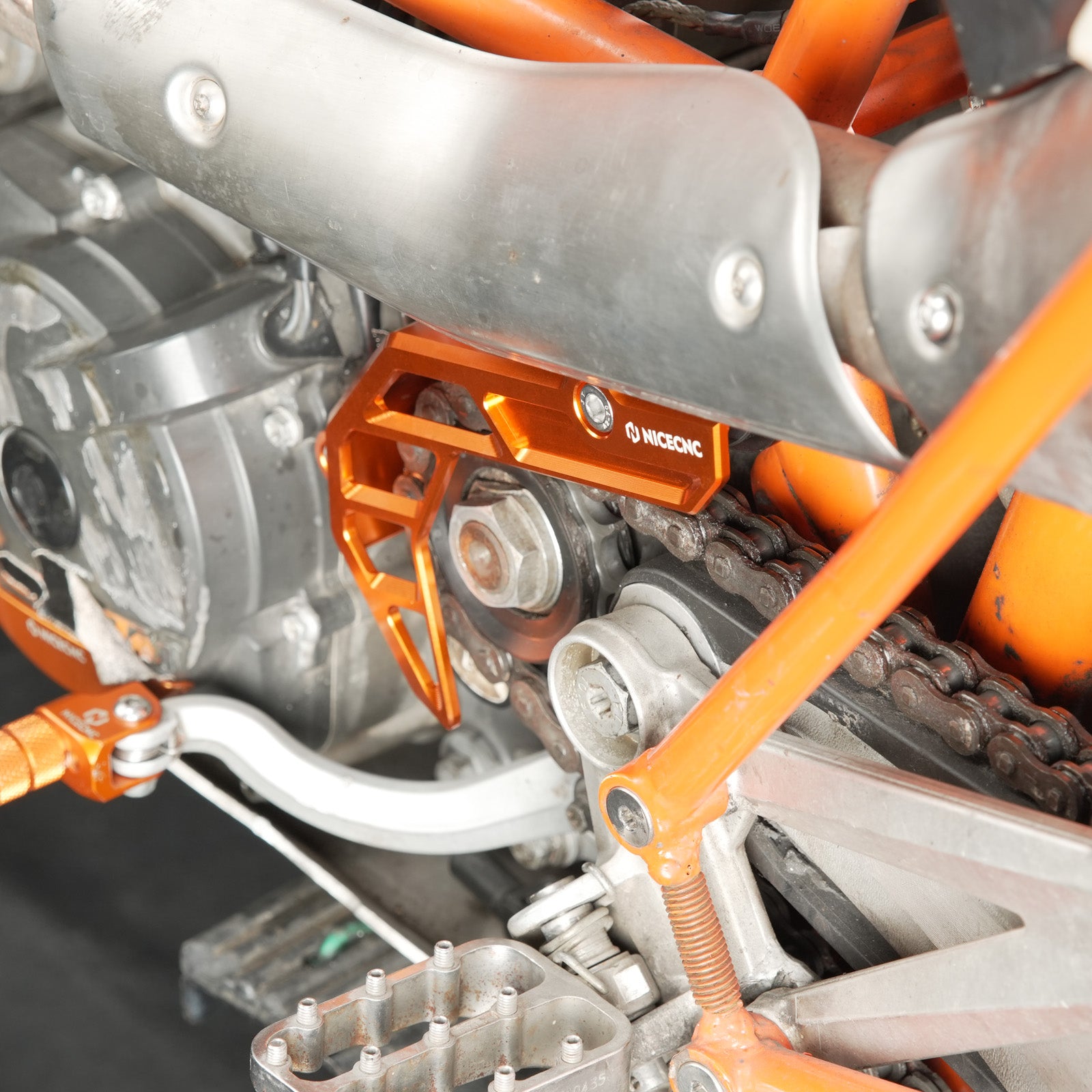 Front Chain Guard Case Saver Sprocket Cover For KTM 690 Enduro SMC R 2009-2025