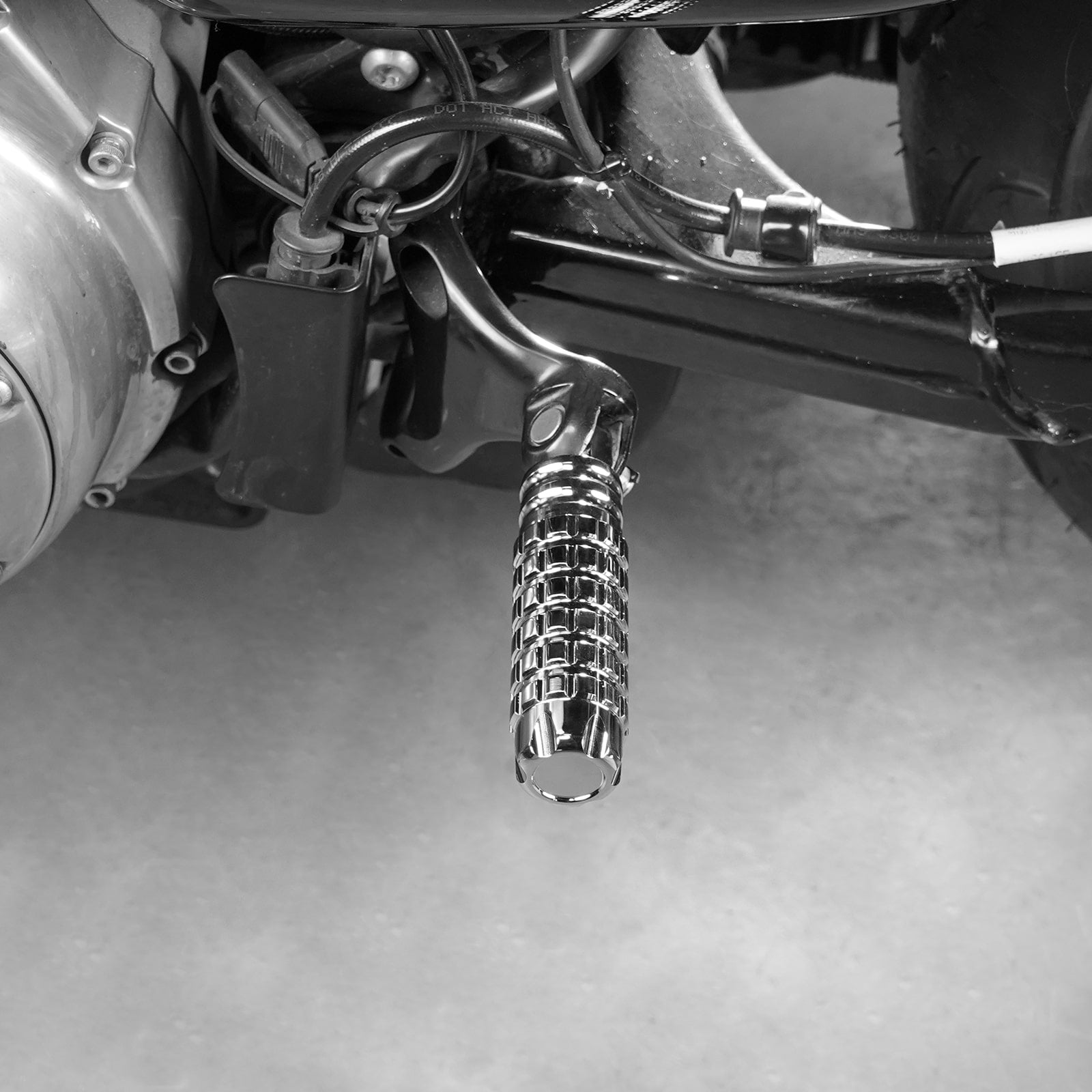 Chrome-Plating Passenger Footpegs For Harley Sportster 1200 Iron 883