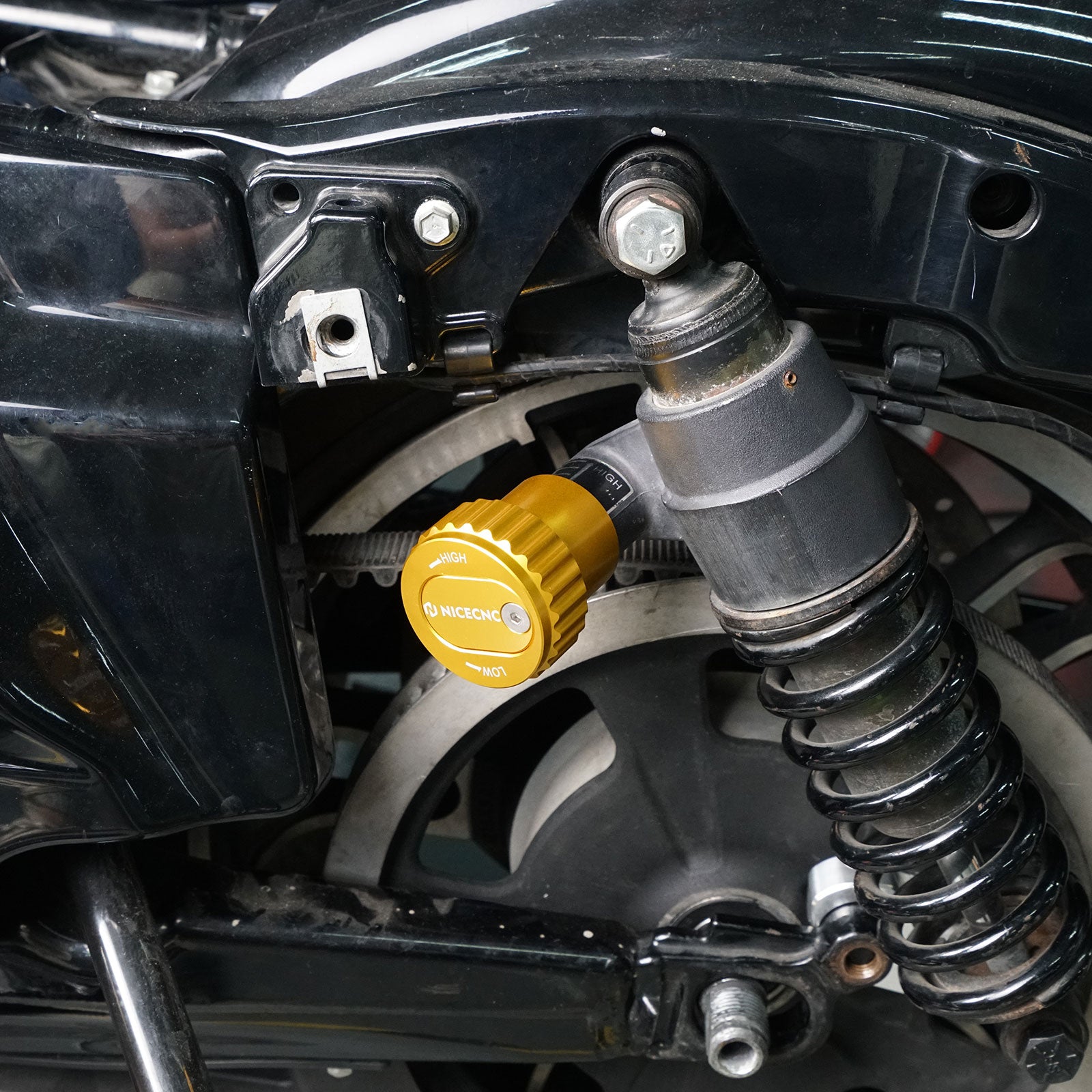 Rear Suspension Shock Pre-Load Adjuster Knob Bolt For Harley Street Glide Road King