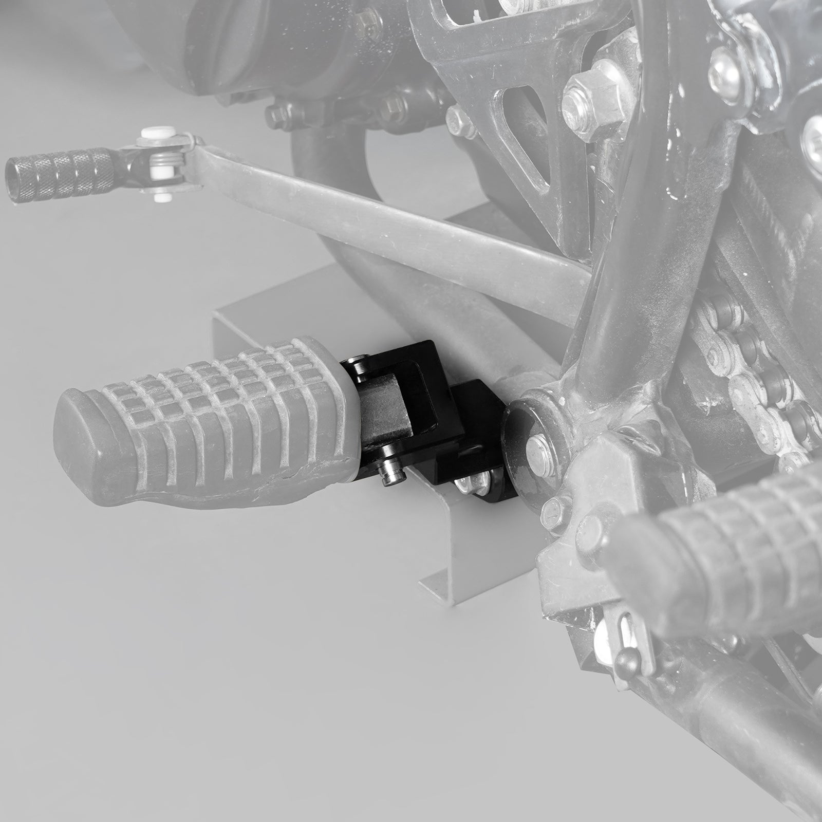 Enlargerd Wide Footpegs Pedals + Lowered Brackets For Kawasaki KLR650 1987-2018