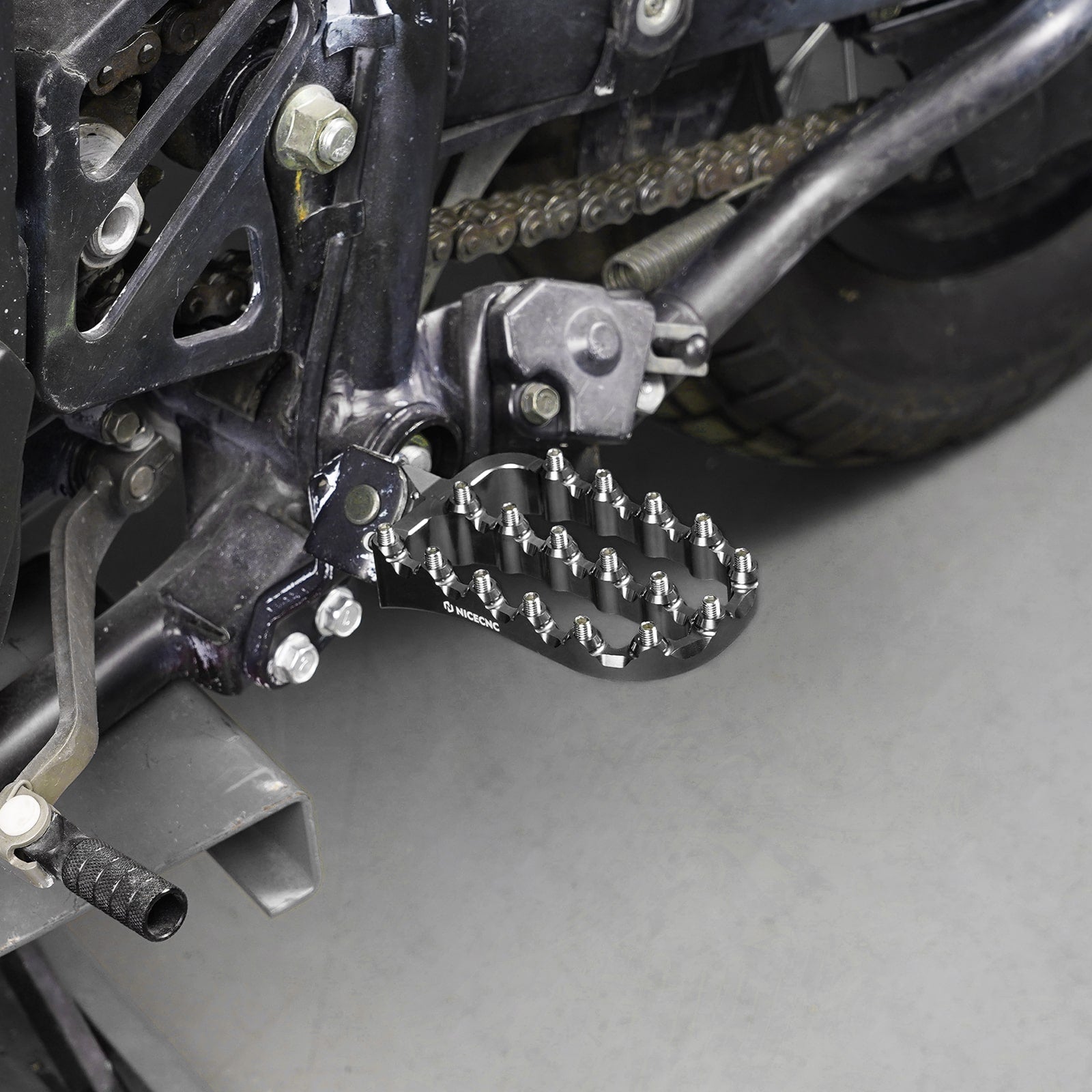 Enlargerd Wide Footpegs For Kawasaki KLR650 1987-2024