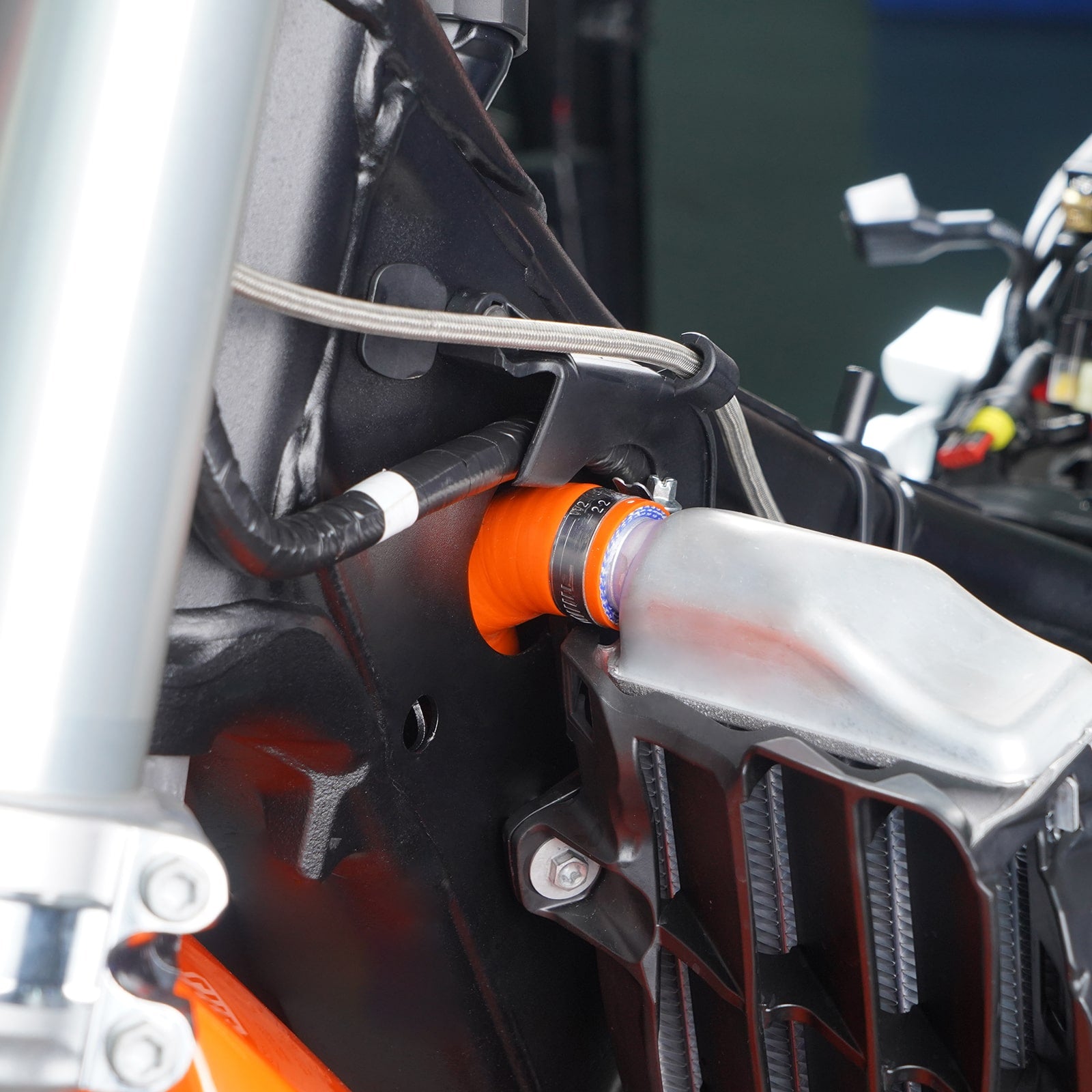 Frame T-Piece Hose Clamp Kit For KTM 350 500 EXC-F 2024