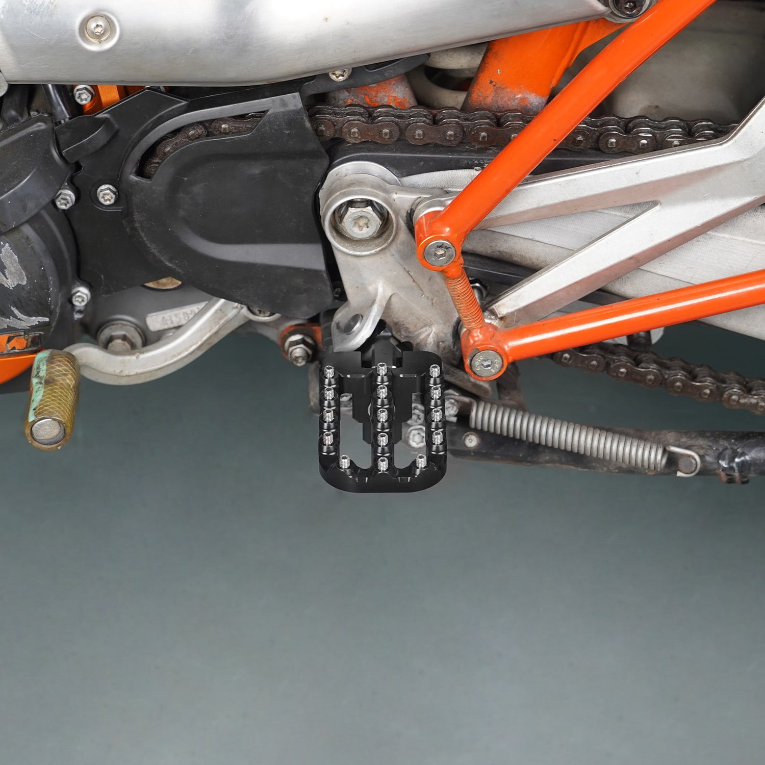 20mm Lower Larger Footpegs For KTM 690 Enduro R SMCR 0824