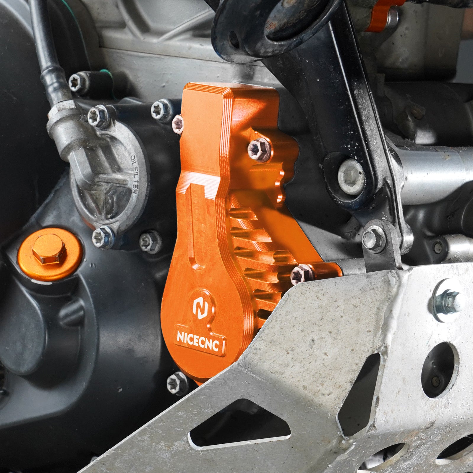 Water Pump Cover For KTM 690 Enduro R 2009–2025 690 SMC R 2012–2025