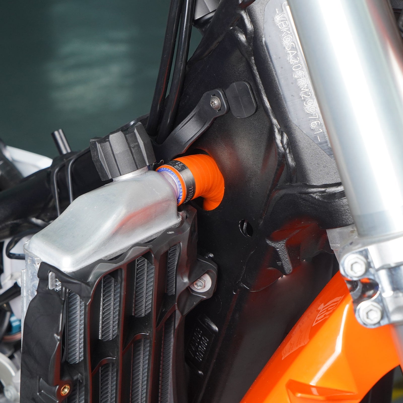 Frame T-Piece Radiator Hose Kit For KTM 350 500 EXC-F 2020-2023