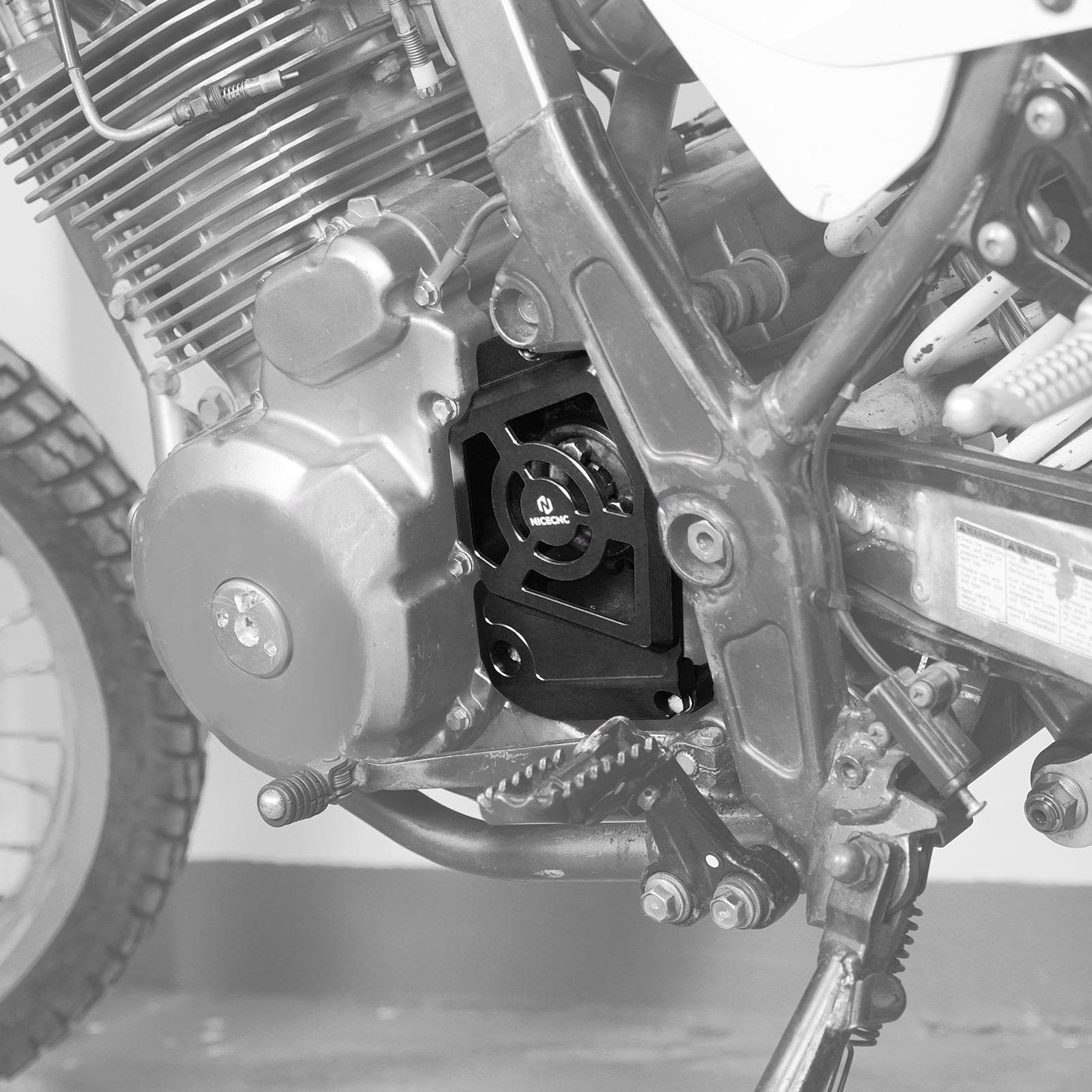 Suzuki DR650 S Engine Sprocket Cover Chain Guard Case Saver