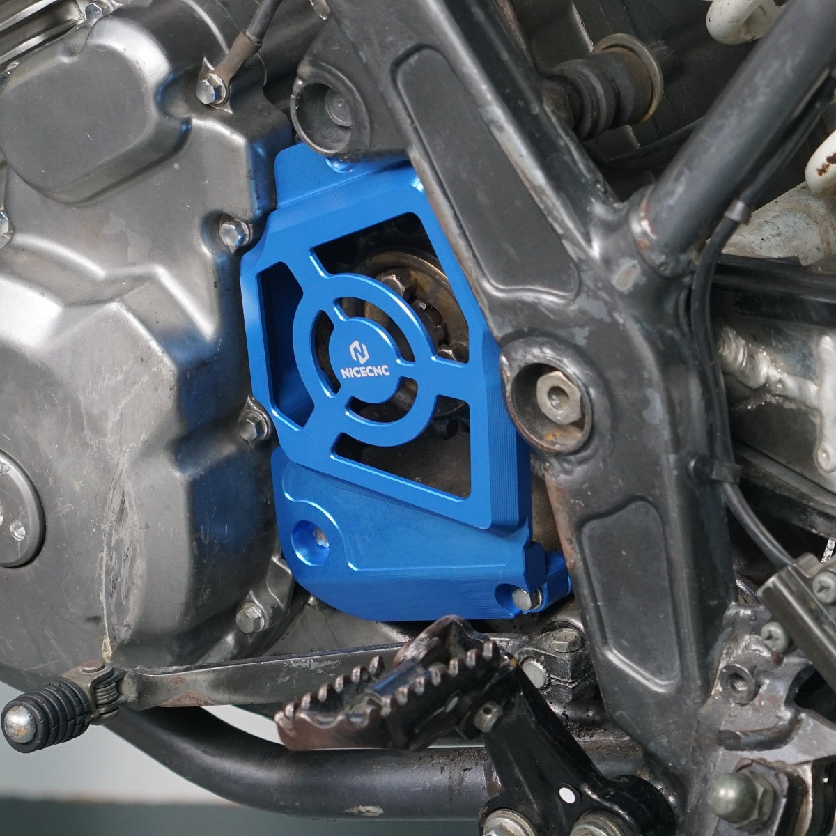 スズキ 純正 DR650SE マグネットフロントカバー Suzuki DR650 S Engine Sprocket Cover Chain Guard Case Saver