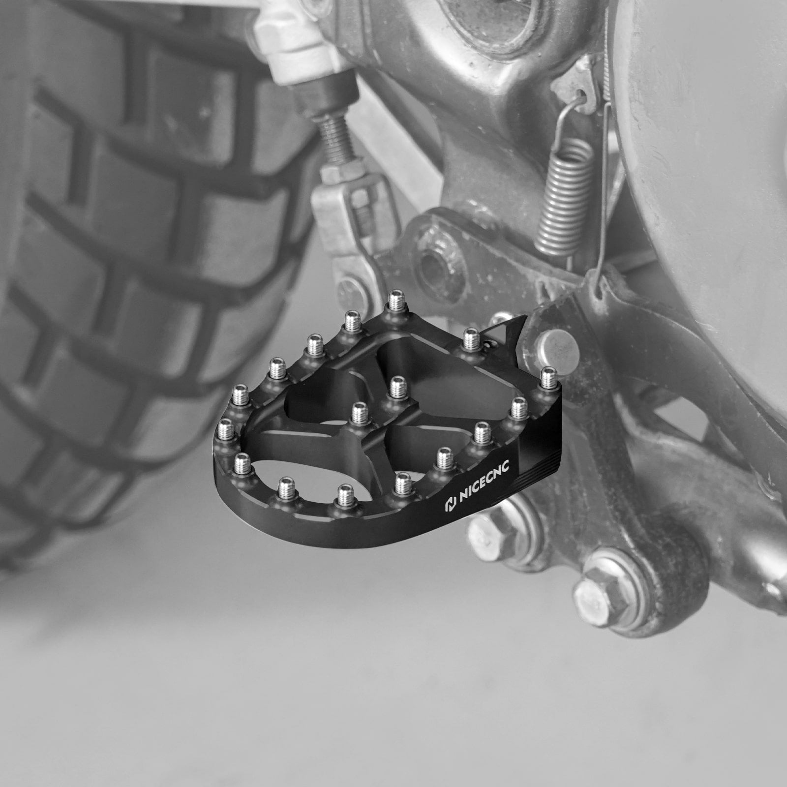 Enlarged Wide Foot Pegs Footrests Pedal For Suzuki DR650S / DR650SE 1996-2024