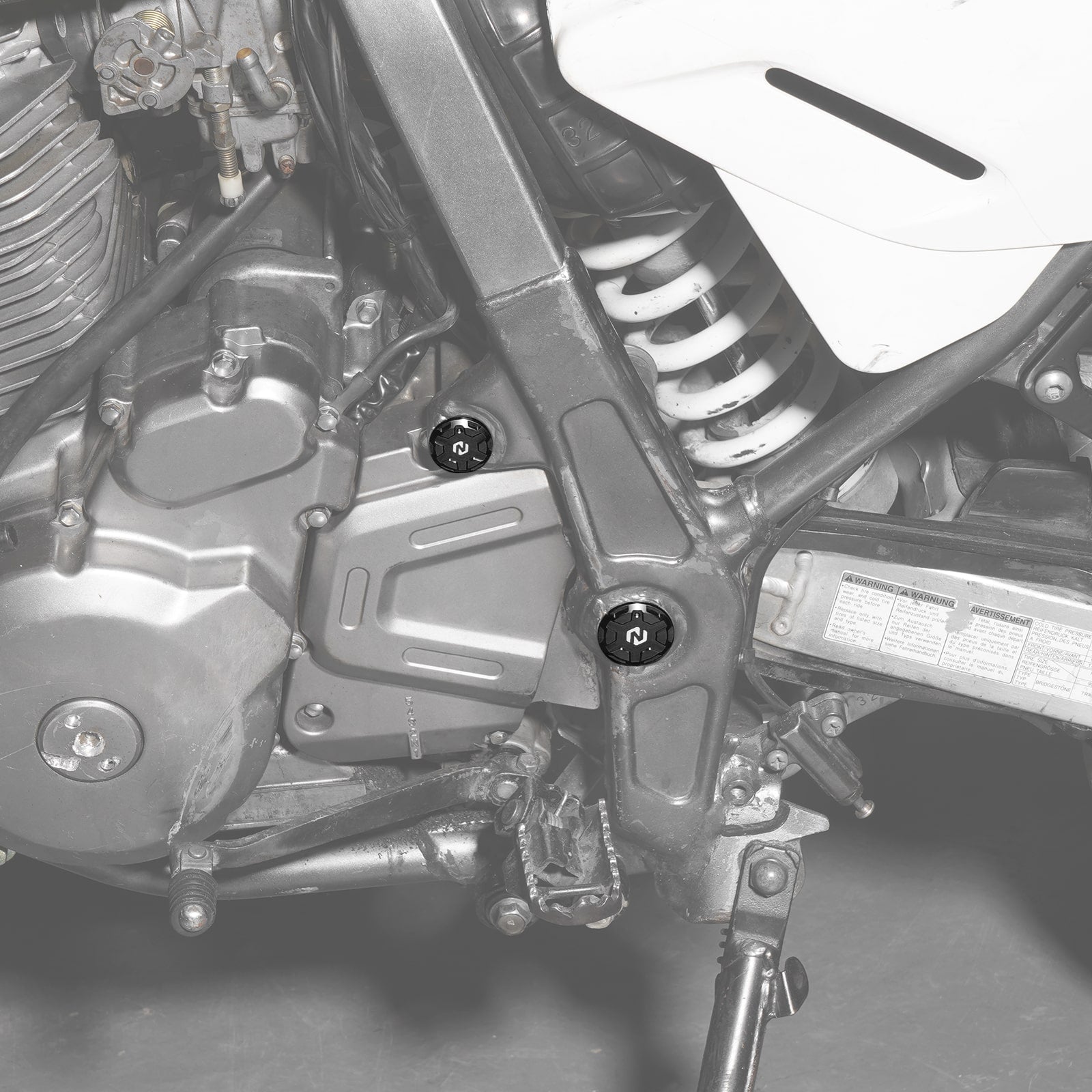 Swingarm Pivot Block Caps Plugs For Suzuki DR650S DR650SE 1996-2024